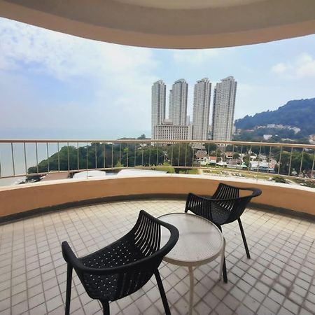 Rainbow Paradise Beachfront Penang Танджунг-Бунга Экстерьер фото