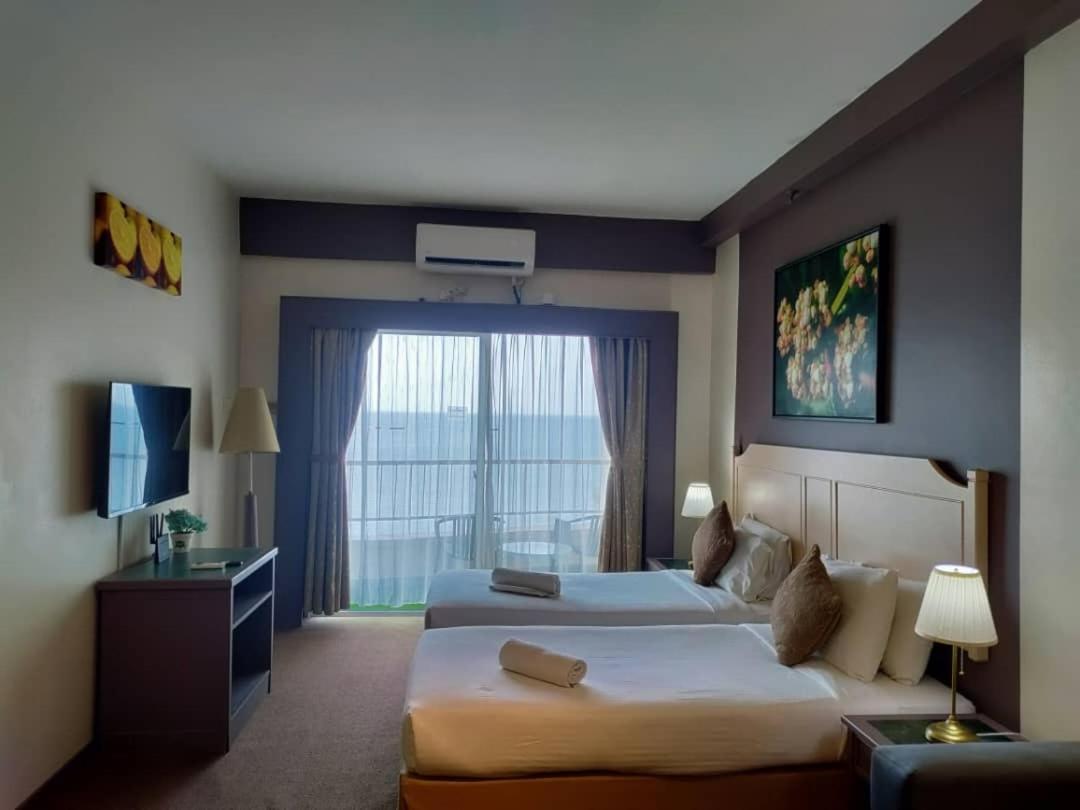 Rainbow Paradise Beachfront Penang Танджунг-Бунга Экстерьер фото