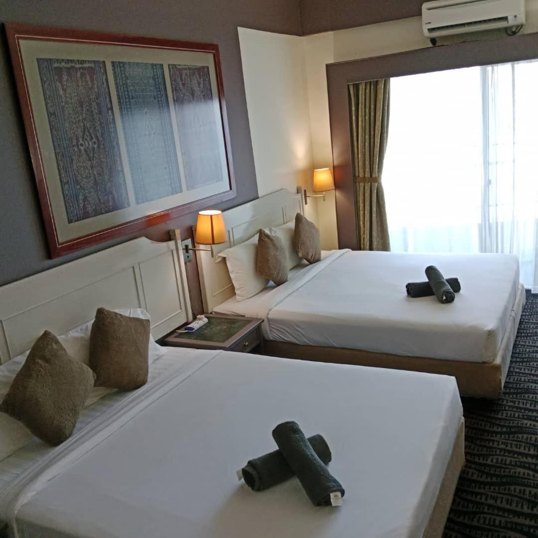 Rainbow Paradise Beachfront Penang Танджунг-Бунга Экстерьер фото
