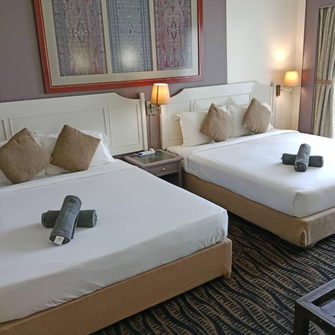 Rainbow Paradise Beachfront Penang Танджунг-Бунга Экстерьер фото