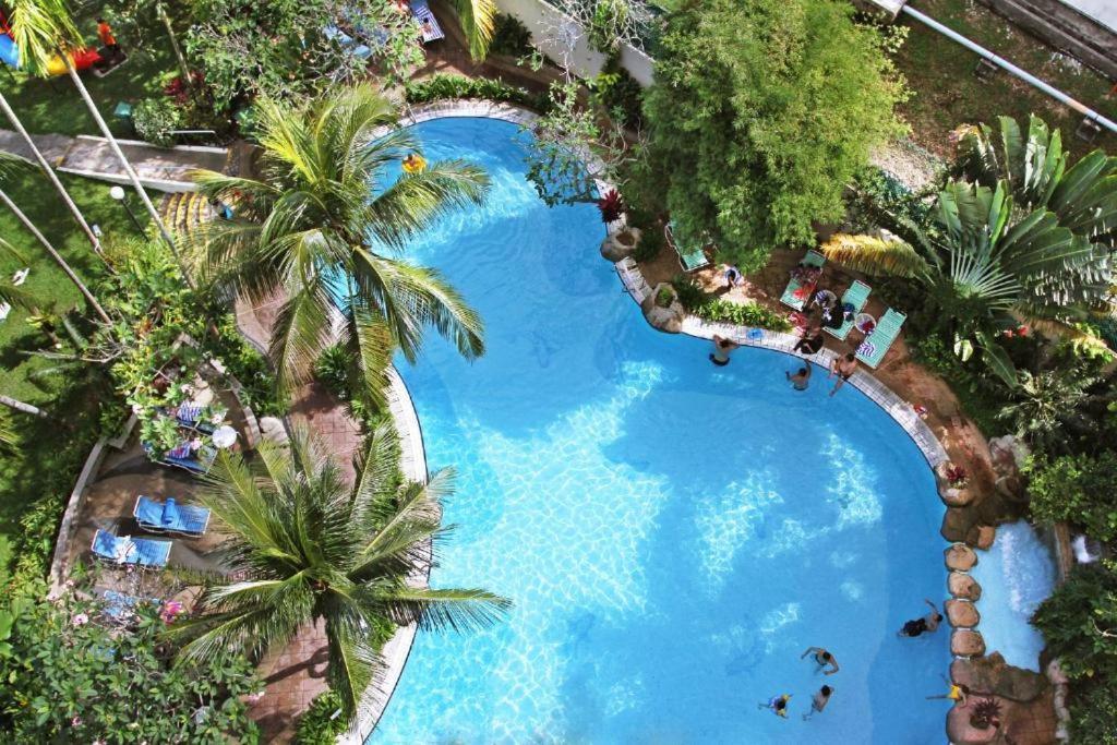 Rainbow Paradise Beachfront Penang Танджунг-Бунга Экстерьер фото
